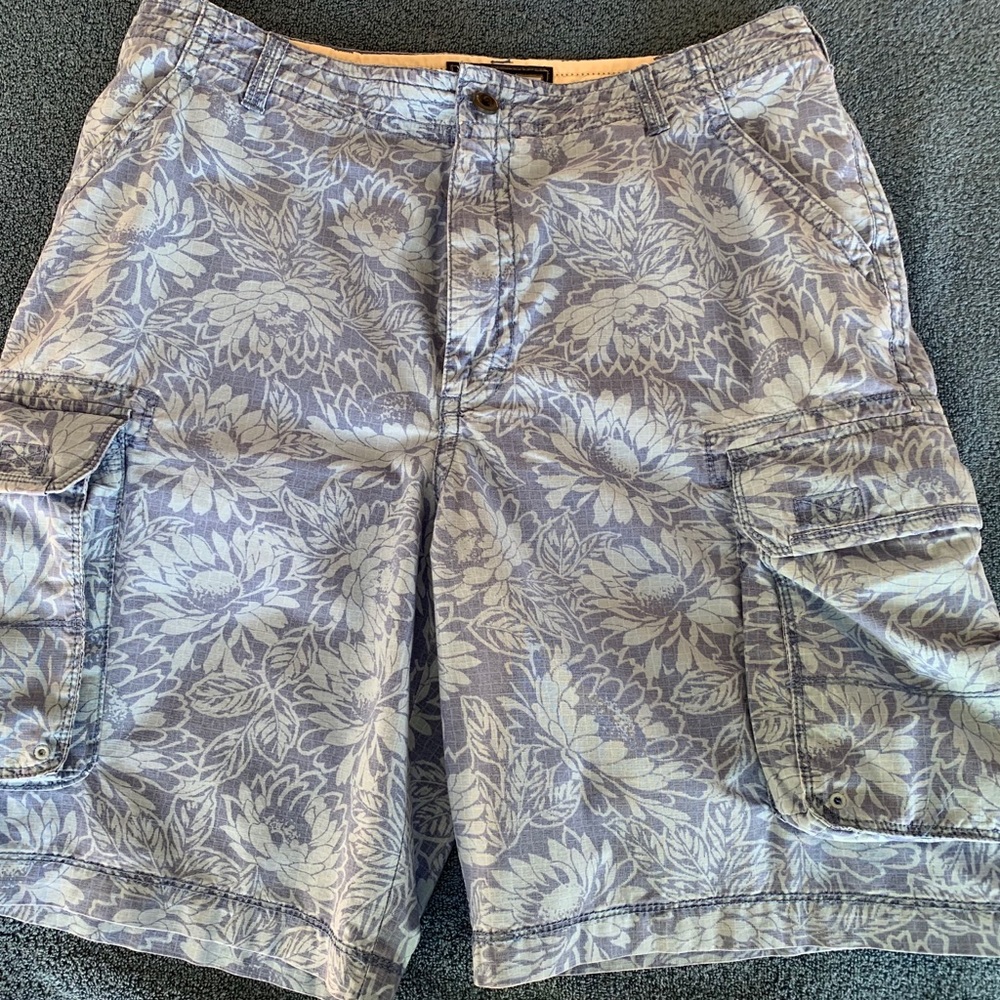Izod Print Cargo Shorts